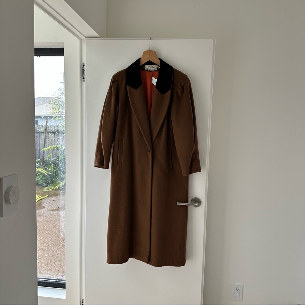Vintage Brown Wool Overcoat with Contrast Black Collar
